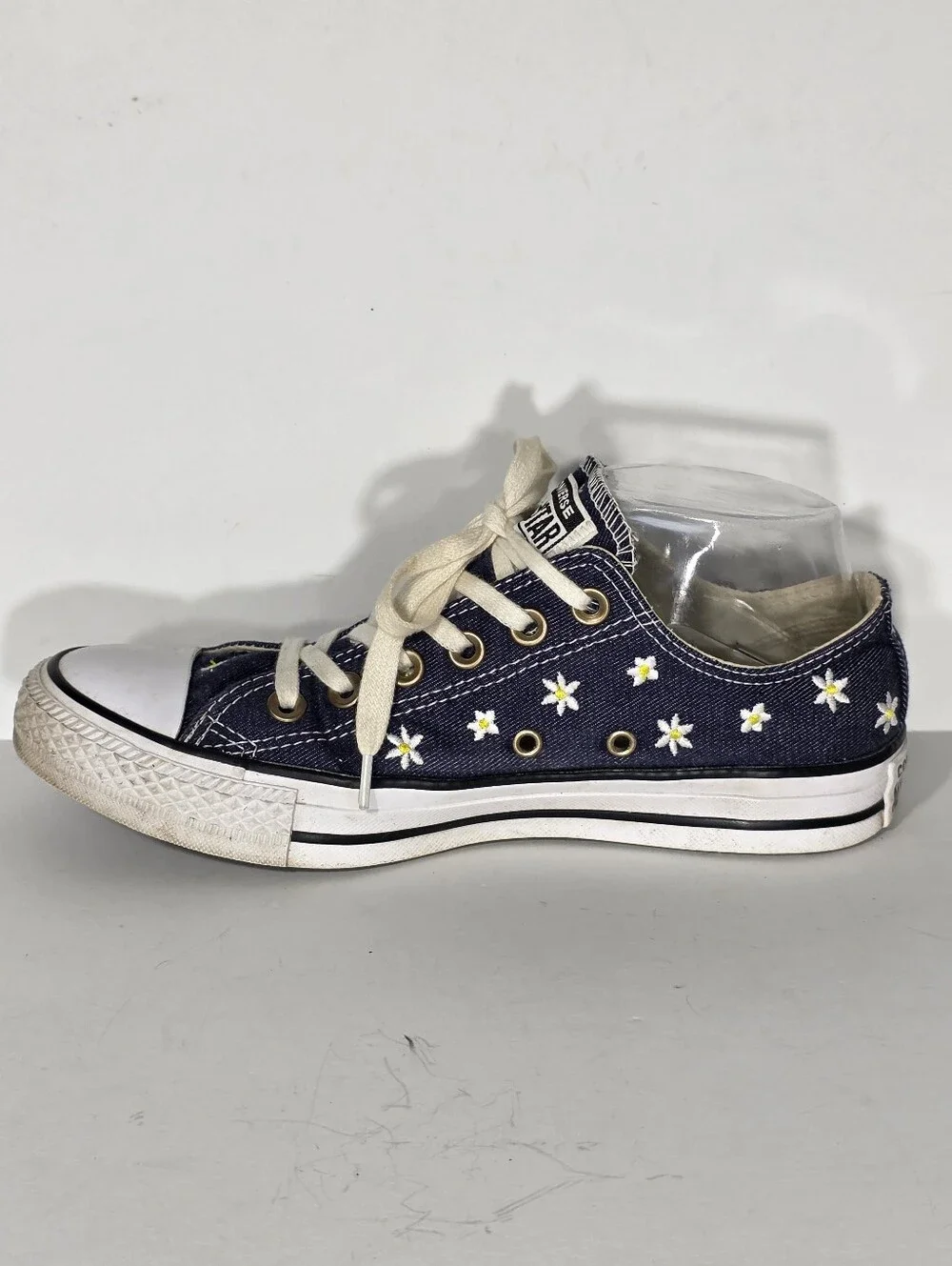 Converse All Star Low Top Navy Canvas Sneakers with Daisies  Women's Size 7.5